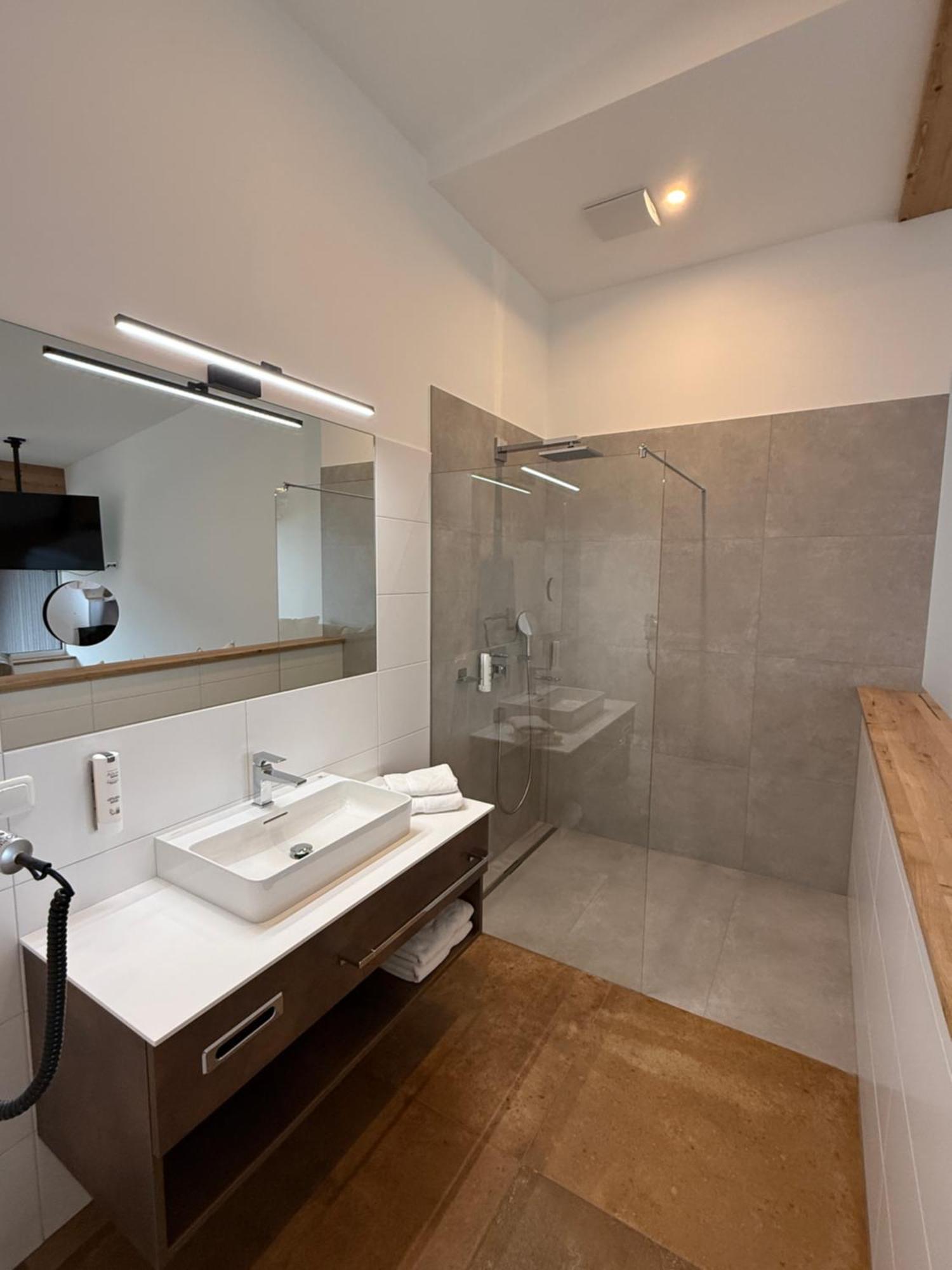 Seehotel Lilly Strobl Exterior foto